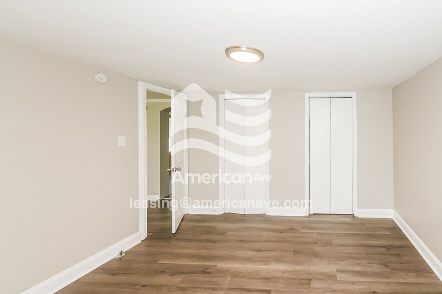 Building Photo - 1116 Lovely Ln