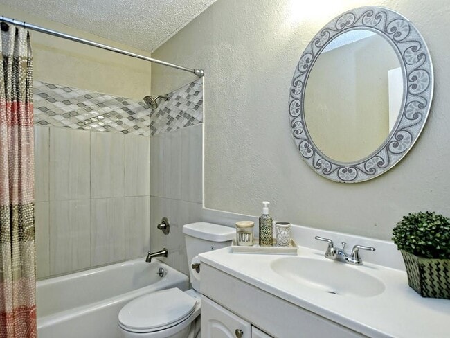 Building Photo - 11108 Applewood Dr
