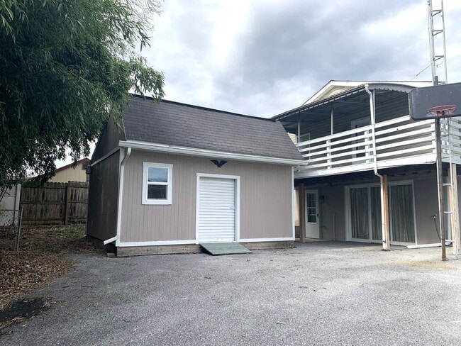 Building Photo - MOVE IN READY, APPLY NOW!!