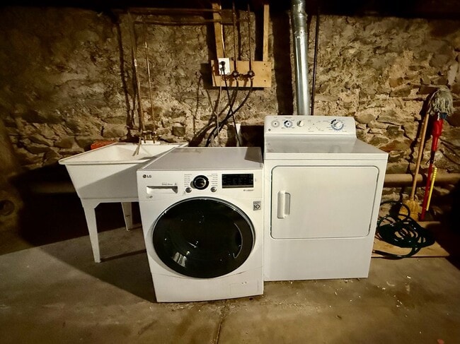 Building Photo - 2205 Fitzwater St