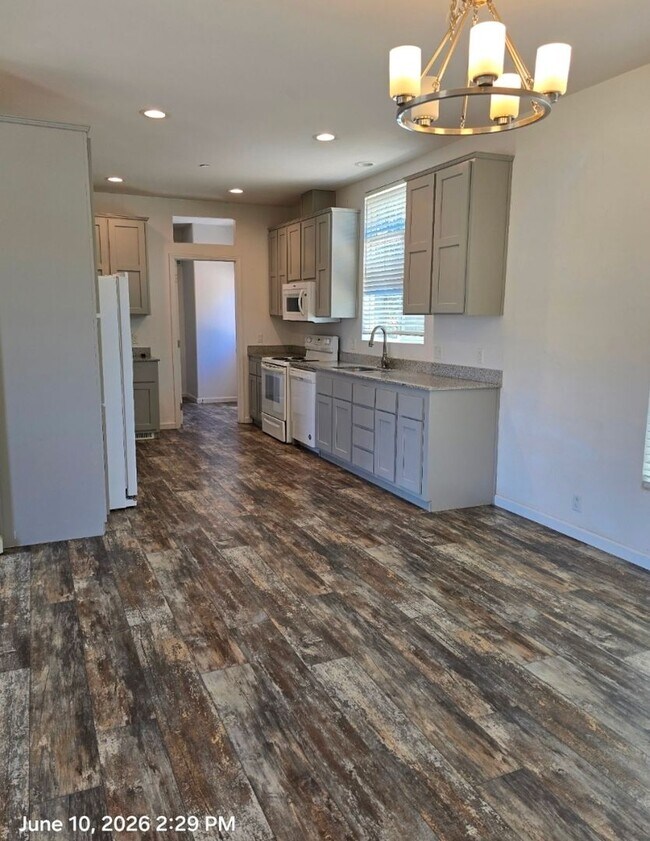 Building Photo - 3 bedroom 2 bath home in the country includes water electric and sewer