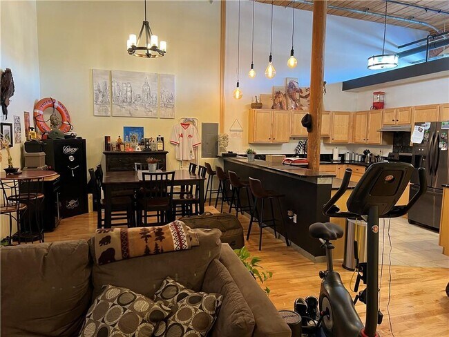 Building Photo - 1117 Douglas Ave