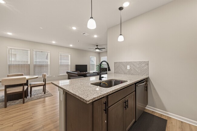 Building Photo - 1010 Gentle Nook Dr