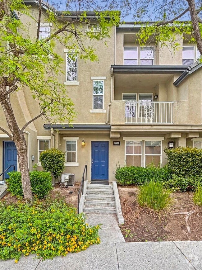 Building Photo - Beautiful 2 Bedroom, 2.5 Bath Condo in Eas...