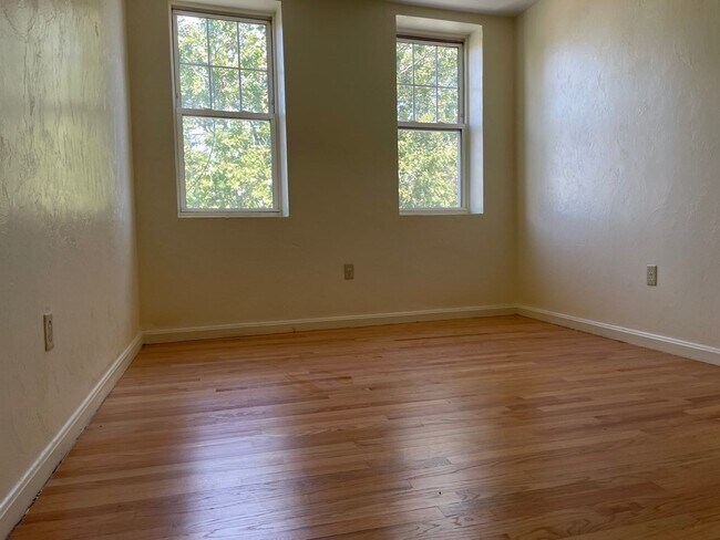 Building Photo - 714 Shawmut Ave