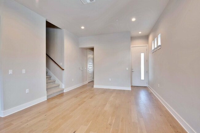 Building Photo - 3108 E 51st St