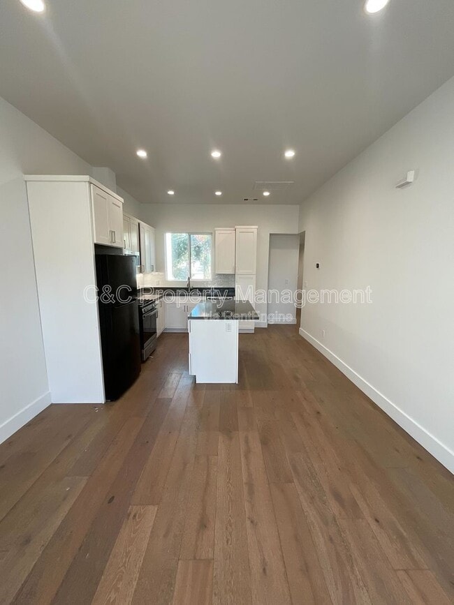 Building Photo - 182 Los Olivos Ave