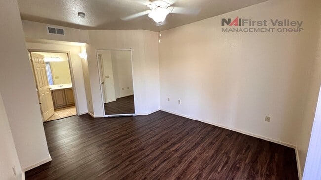 Building Photo - 2 Bedrooms, 2 Baths