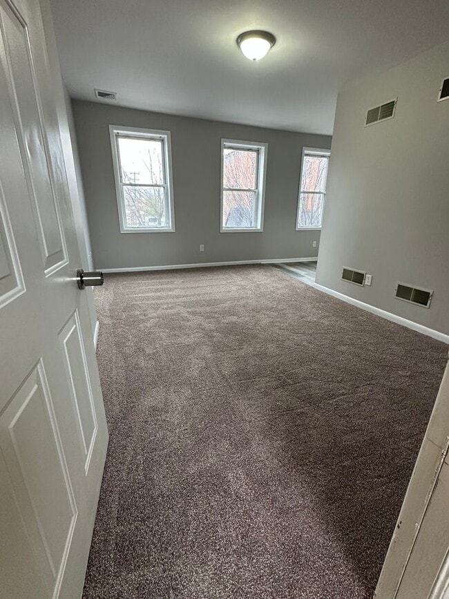 Primary Photo - 363 Locust St