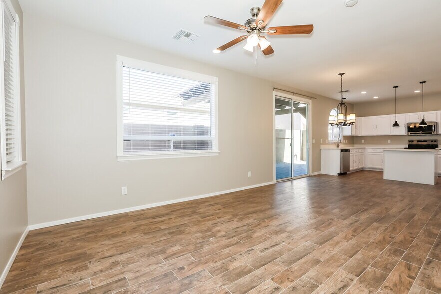 Building Photo - 1130 E Coppola St