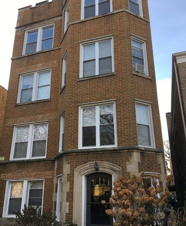 Primary Photo - 1757 W North Shore Ave