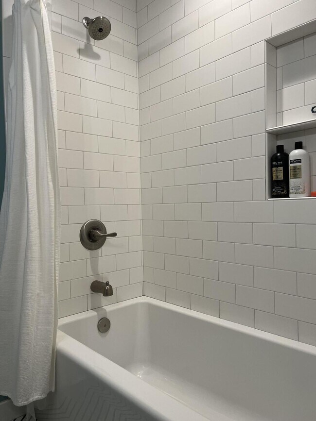 Building Photo - Gorgeous 4-Bed Home with Finished Basement...