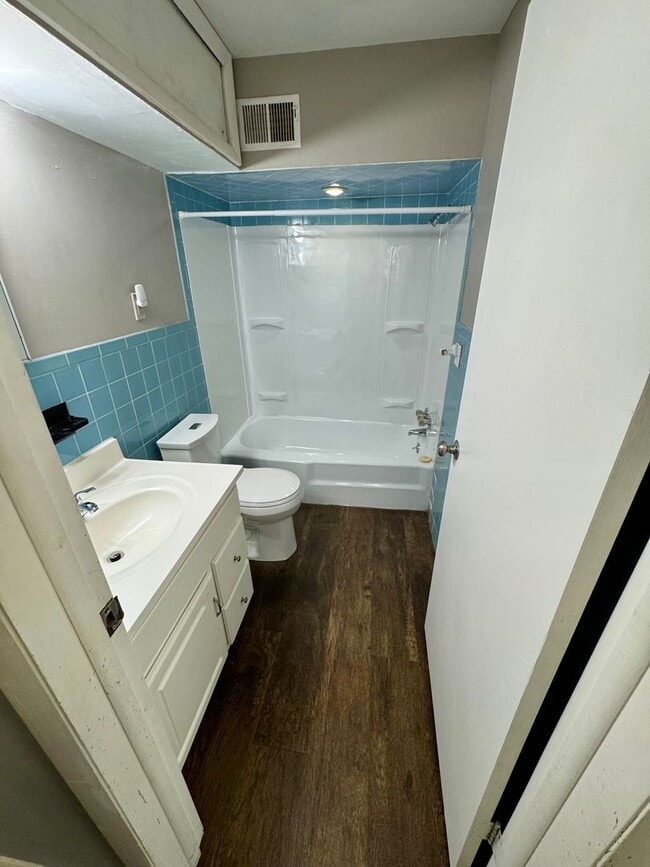 Building Photo - 542 5th Ave