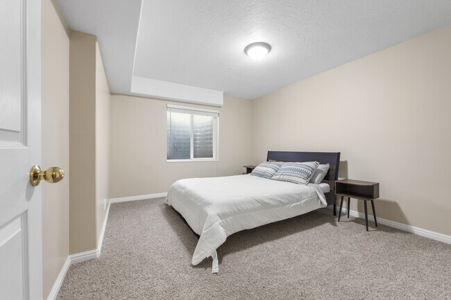 Building Photo - 918 E 1375 N