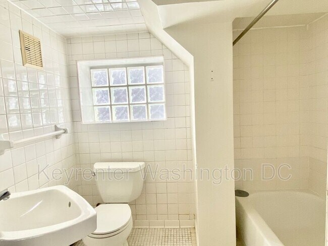 Building Photo - 1351 A St NE