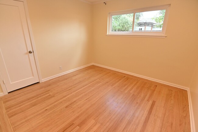 Building Photo - 1394 Forrestal Ave