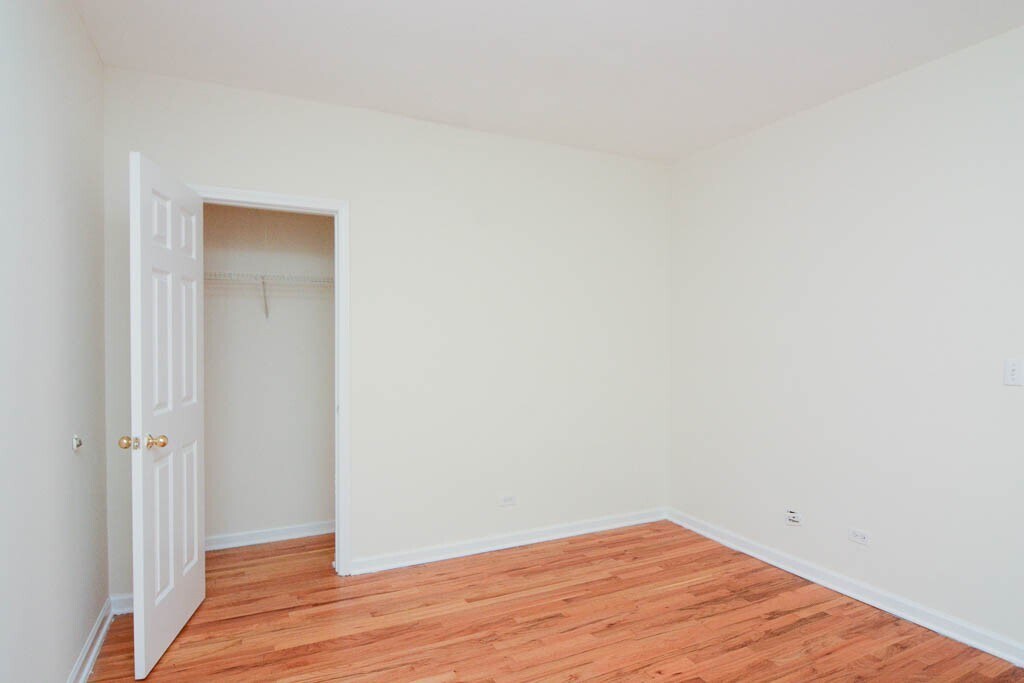 Building Photo - 920 W Dakin St