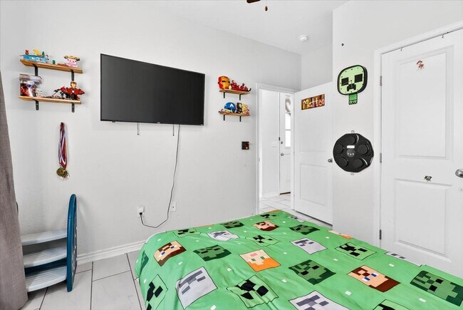 Building Photo - 2614 Vista del Sol