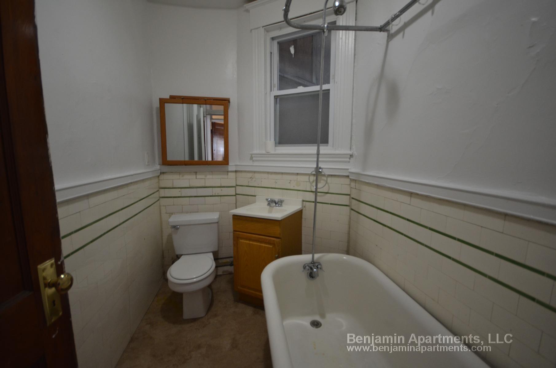 Building Photo - 116 Englewood Ave