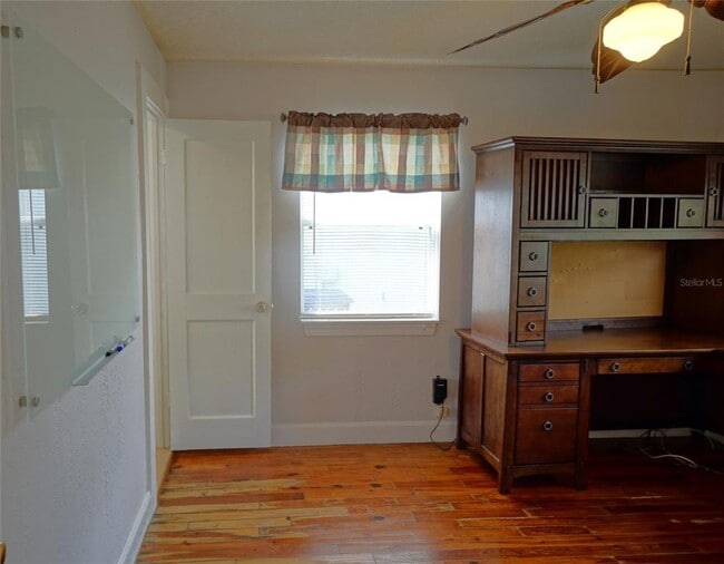 Building Photo - 810 W Woodlawn Ave