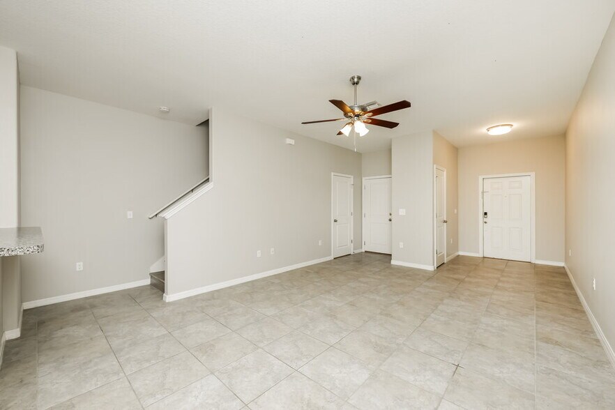 Building Photo - 12926 Utopia Gardens Way