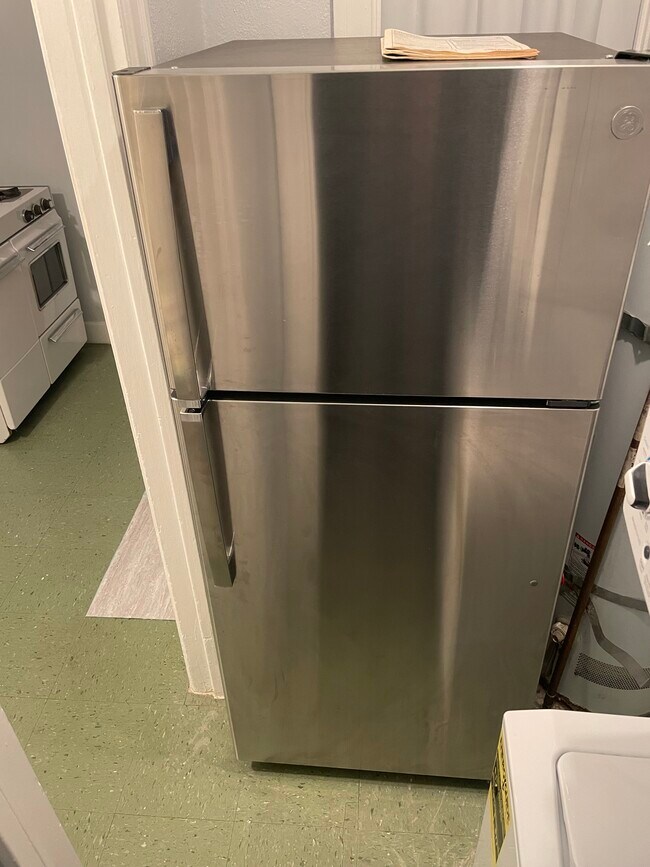 Refrigerator - 2819 Griffith Park Blvd