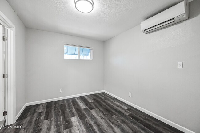 Building Photo - 3025 N 32nd St