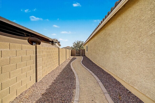 Building Photo - 21248 W Palm Ln
