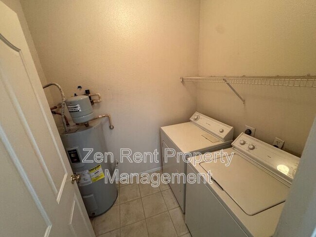Building Photo - 16013 S Desert Foothills Pkwy