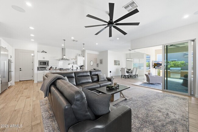 Building Photo - 4416 E Roy Rogers Rd