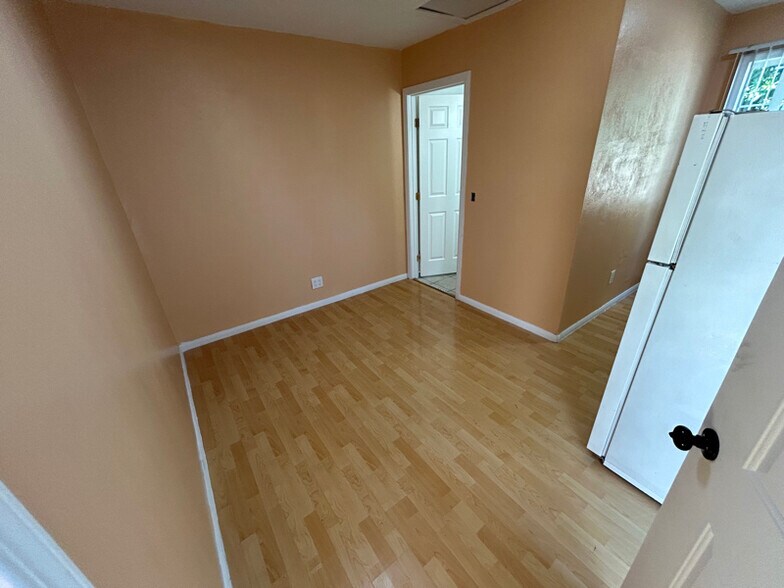 Building Photo - 1811 N Lincoln St