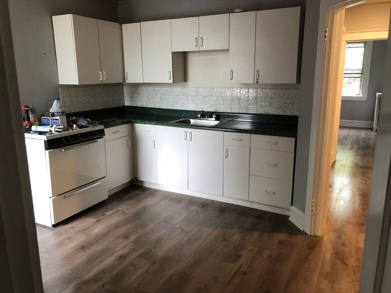 Kitchen - 4031 Roosevelt Blvd