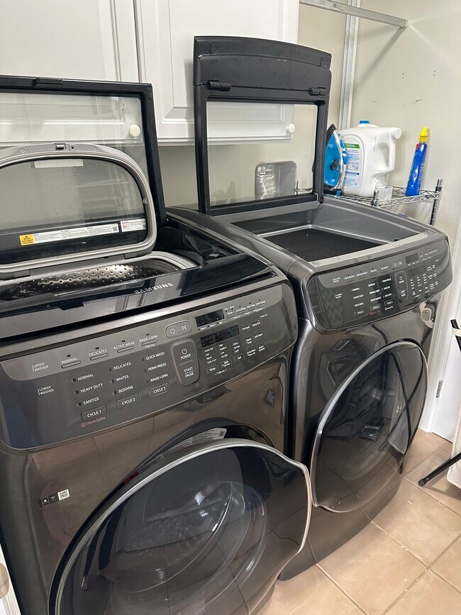 Building Photo - 7820 Inverness Blvd