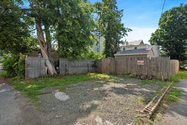 Building Photo - Recently Renovated 2 Bed 1 Bath Twin in West Chester Borough!