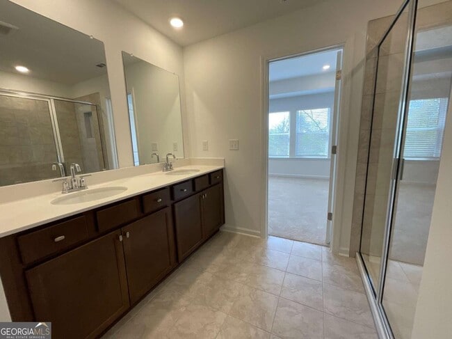 Building Photo - 5716 Plaza Dr SE