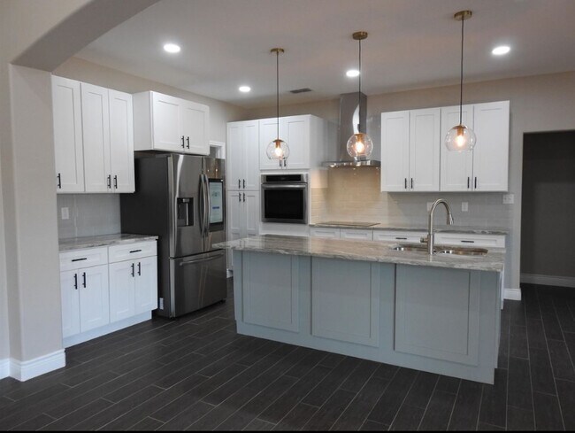 Building Photo - 400 Pitaya Ln