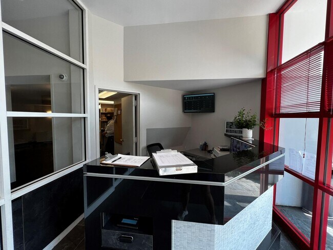 Building Photo - 10 Stewart Pl