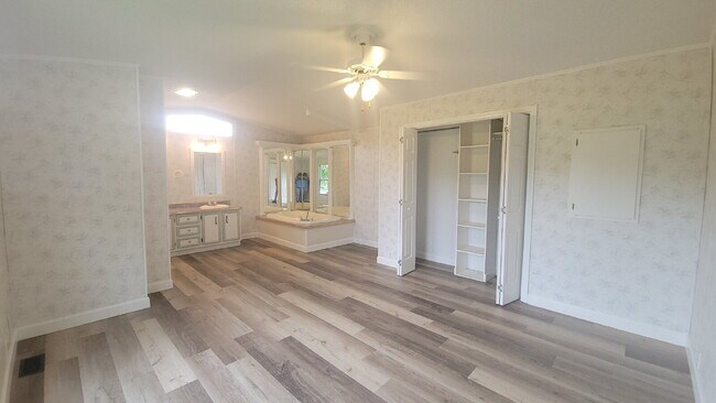 Building Photo - " 2-Bed, 2-Bath Mobile Home Retreat in Tan...