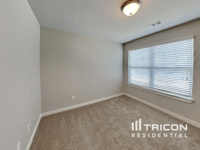 Building Photo - 4803 Kingdom Dr