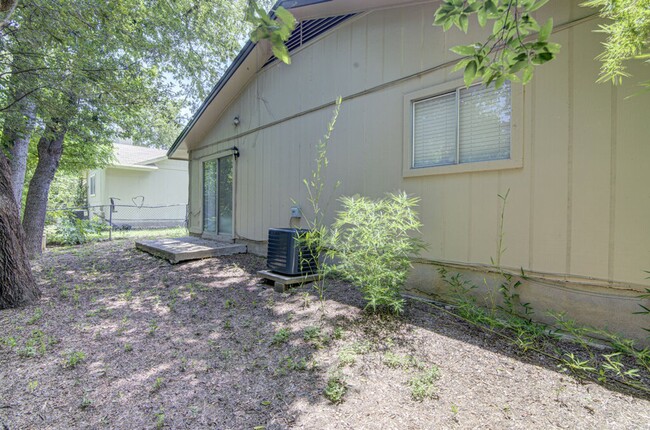 Building Photo - 805 Sirocco Dr