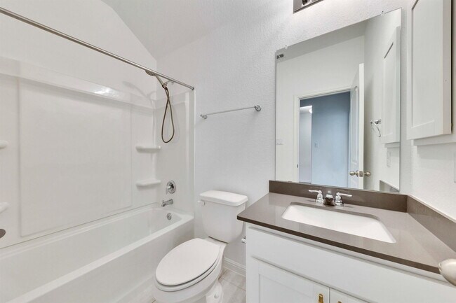 Building Photo - 17728 Zinfandel Dr