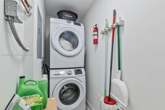 Building Photo - 260 NE 46th St