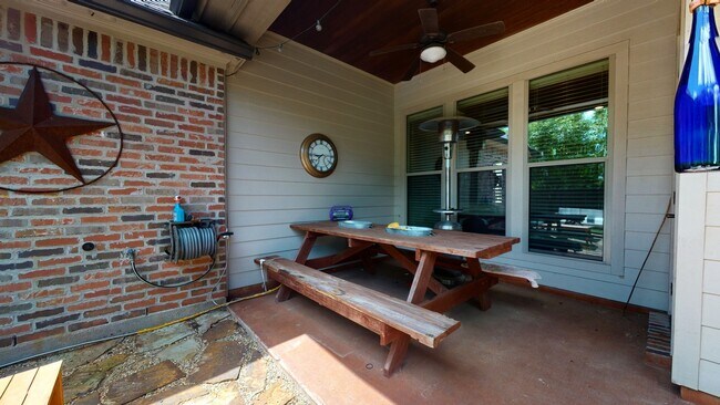 Building Photo - 5341 Barberry Ln