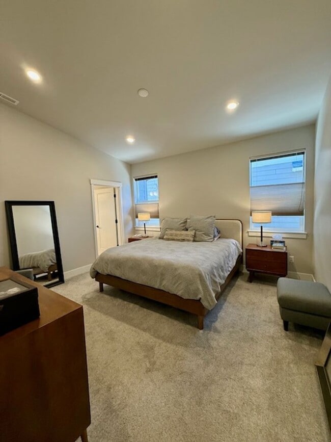 Building Photo - Beautiful Easton 3 Bedroom Home | Primary Suite on Main | Loft + A/C | Community Pools & Amenities