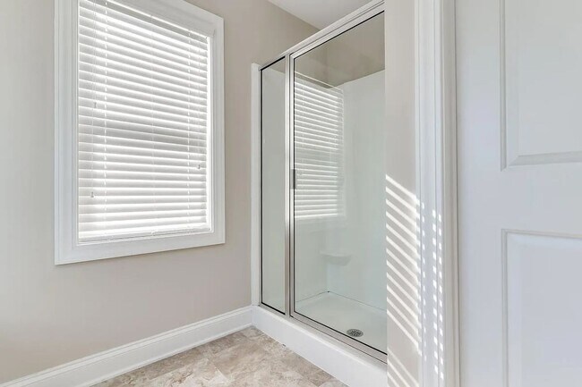 Building Photo - Like-new home located at the heart of the ...
