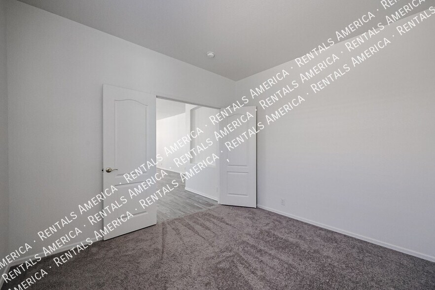Building Photo - 263 N Kimberlee Way