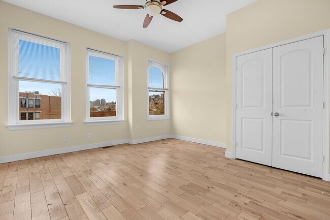 Building Photo - 212 E Chase St