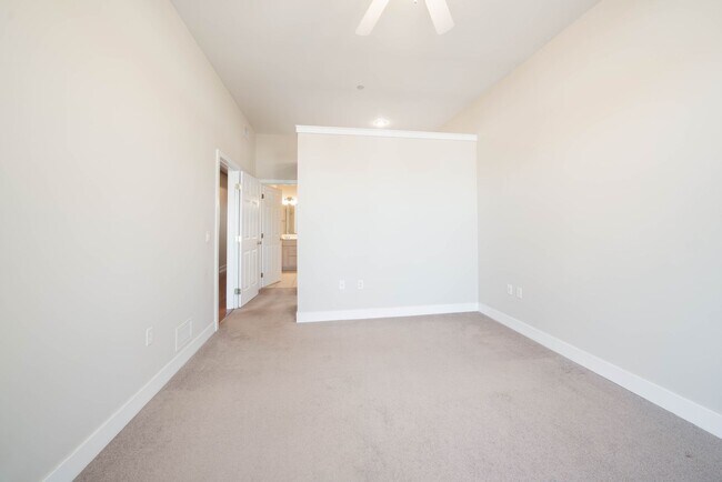 Building Photo - Enjoy The View