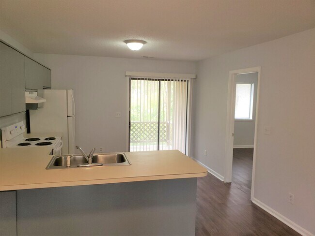 Building Photo - CANDLEWYCK