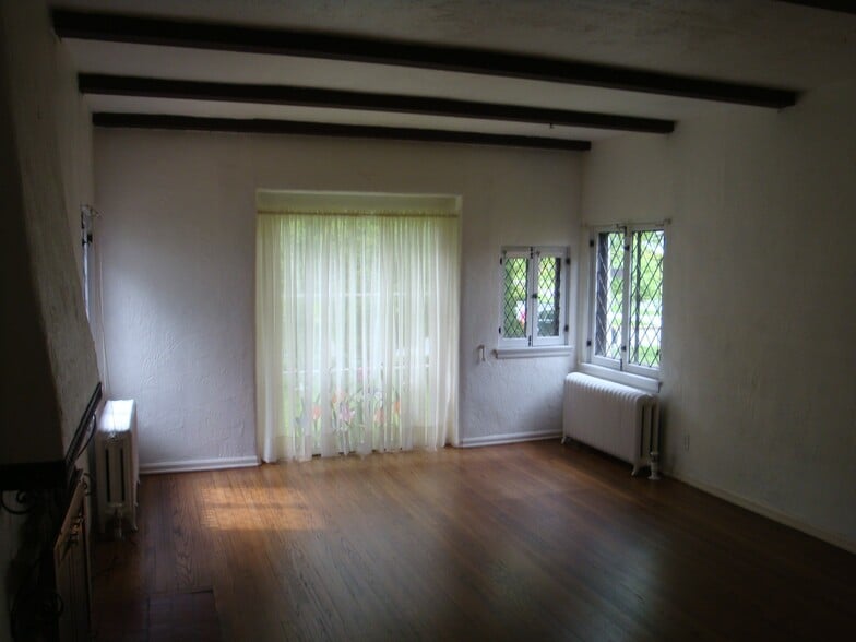 Sunken Living Room - 2206 E Stratford Ct
